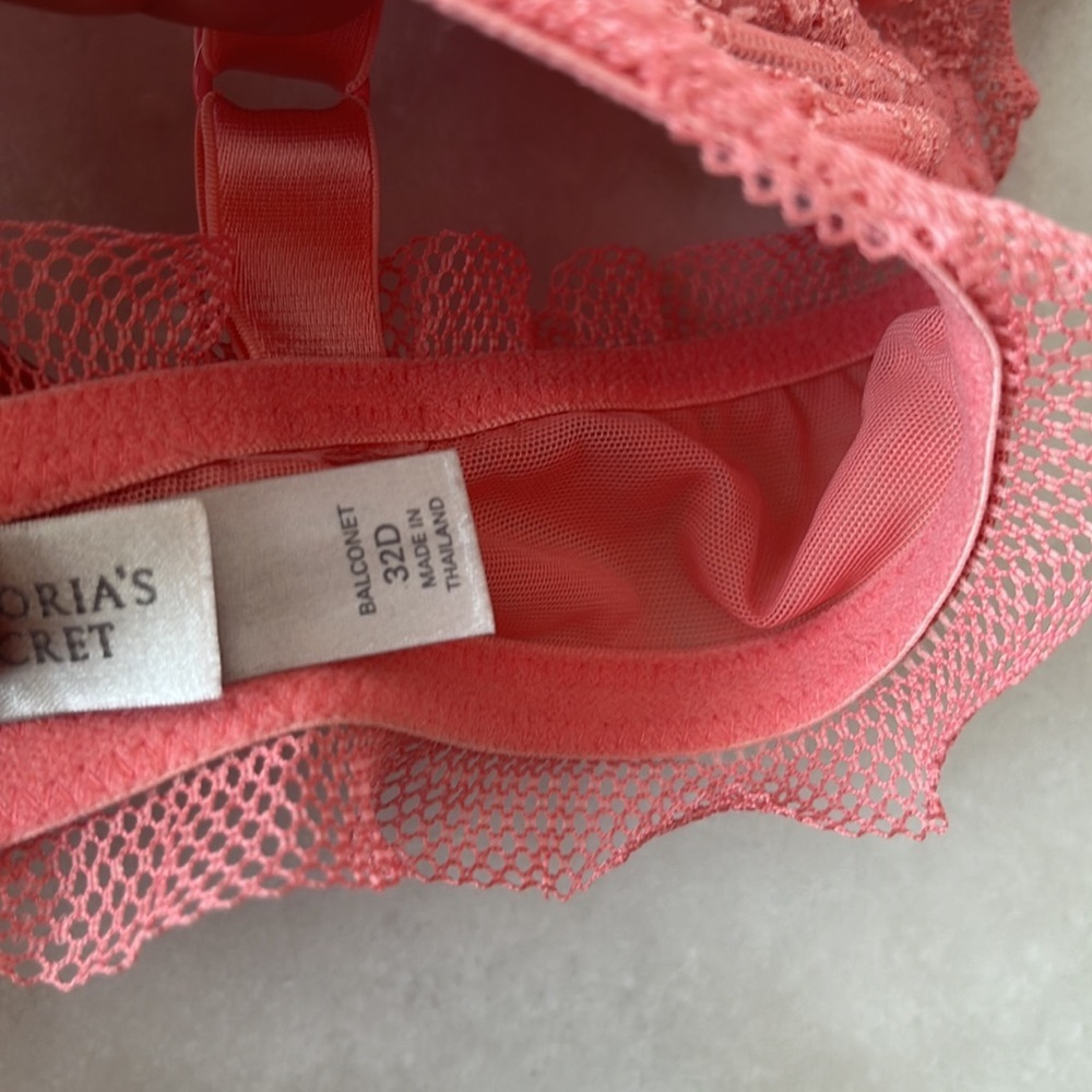 Victoria's Secret hot Pink blush Push Up Bra Gold Accents 32D Bundle of two Bras - Picture 5 of 13